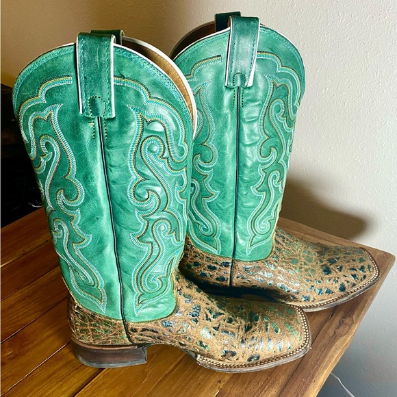 Leopard metallic bullhide cowboy boots. They have turquoise tops - Picture 5 of 7